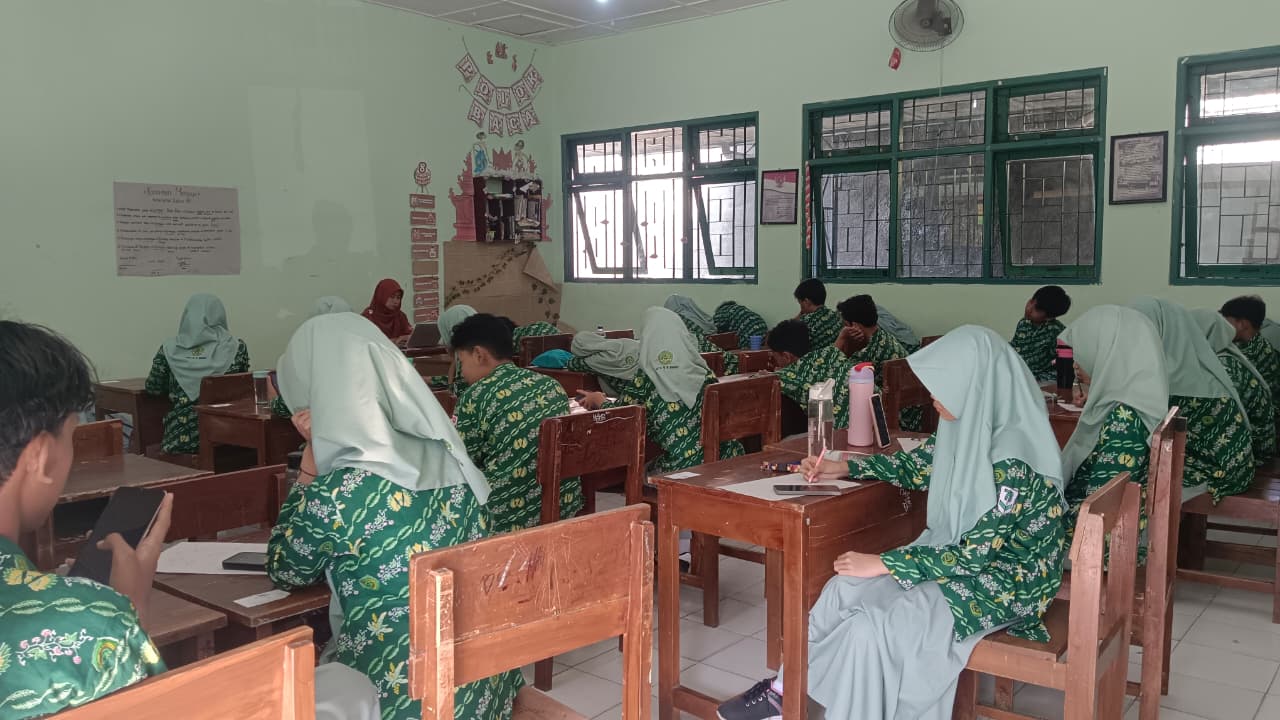 ASAT Hari Kedua MTsN 9 Bantul Berlangsung Tertib dan Kondusif